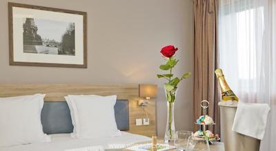 رسیدهم پاریس ایسی-لس-مولیناکس