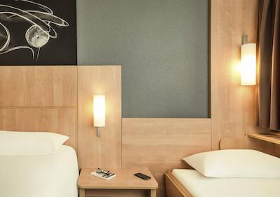 آیبیس پاریس تولبیاک هتل