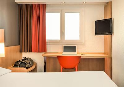 آیبیس پاریس تولبیاک هتل