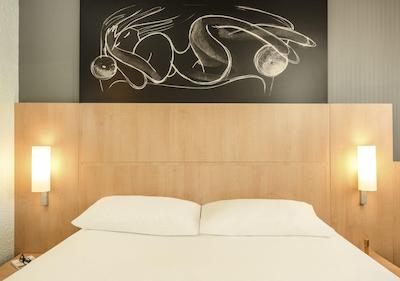 آیبیس پاریس تولبیاک هتل