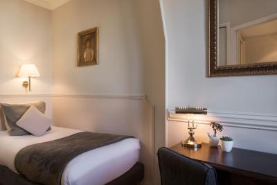 د لا پرت دری