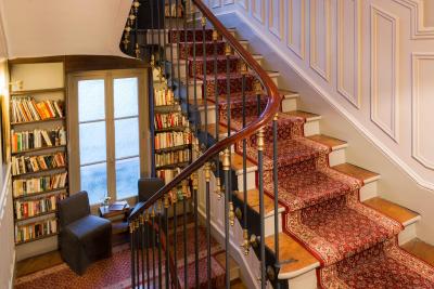 د لا پرت دری