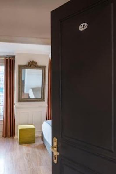 د لا پرت دری