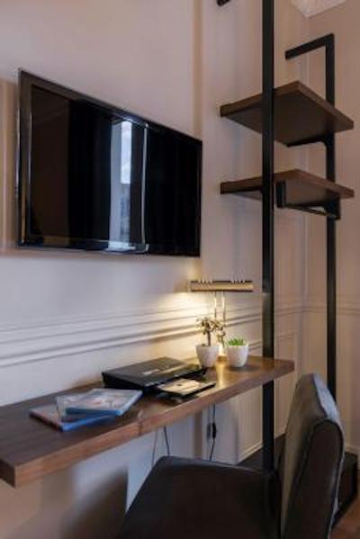 د لا پرت دری