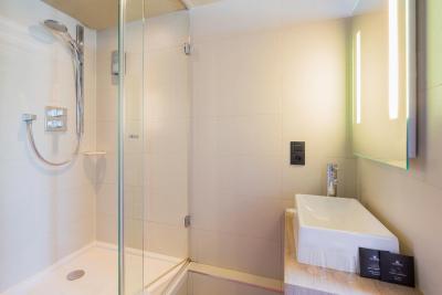 بست وسترن آلیزه مونمارتر