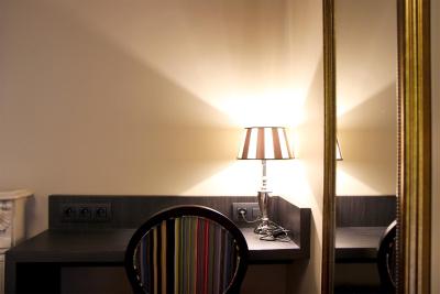 بست وسترن آلیزه مونمارتر