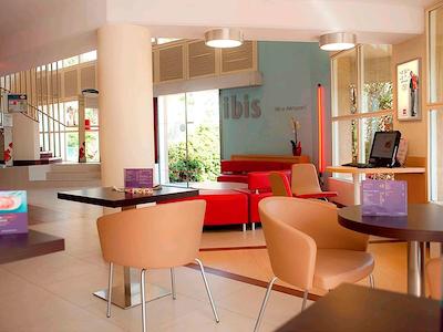 هتل ایبیز نیس ارپرت پرمناد