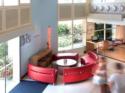 هتل ایبیز نیس ارپرت پرمناد