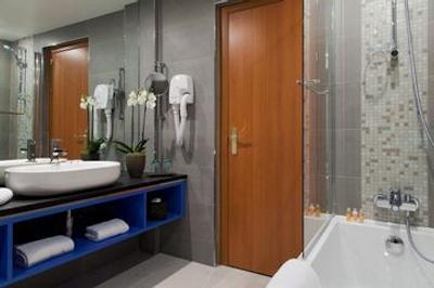 تیم هتل اپرا بلانچ فونتین