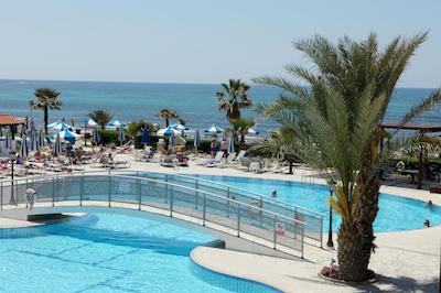 کفالز بیچ توریست ویلیج