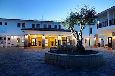 کفالز بیچ توریست ویلیج