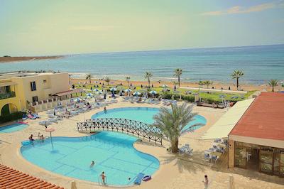 کفالز بیچ توریست ویلیج