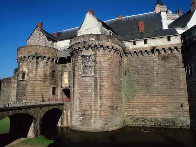 ایبیز استیلز نانتز سنتر پلاس گراسلین