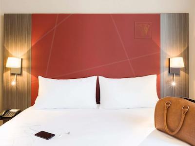 ایبیز استیلز نانتز سنتر پلاس گراسلین