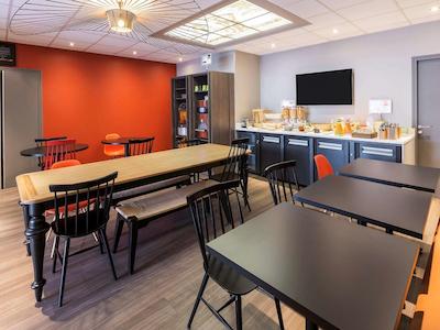 ایبیز استیلز نانتز سنتر پلاس گراسلین