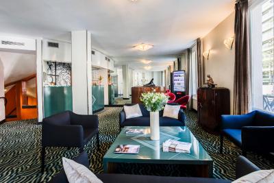 بست وسترن مرسدس آرک دی تریومف