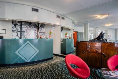 بست وسترن مرسدس آرک دی تریومف