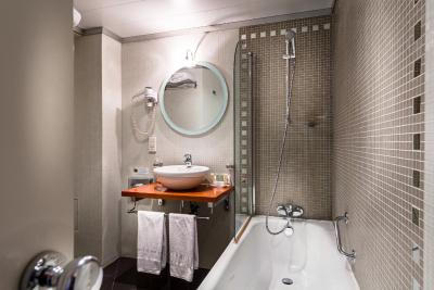 بست وسترن مرسدس آرک دی تریومف