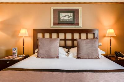 بست وسترن مرسدس آرک دی تریومف