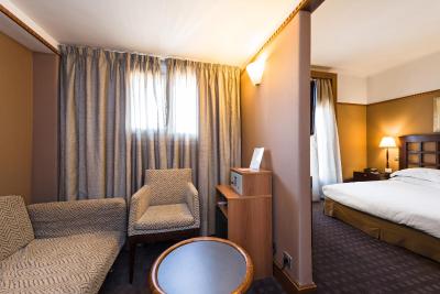 بست وسترن مرسدس آرک دی تریومف