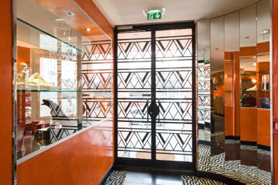 بست وسترن مرسدس آرک دی تریومف