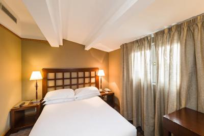 بست وسترن مرسدس آرک دی تریومف