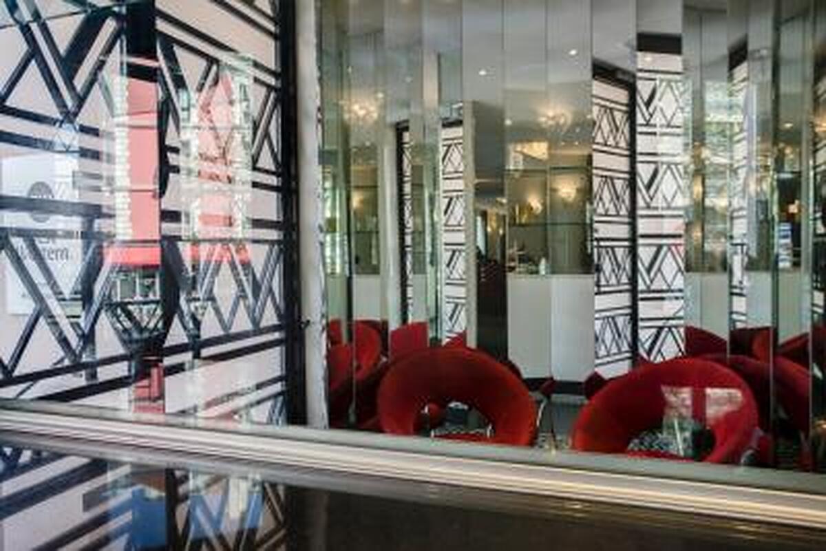 بست وسترن مرسدس آرک دی تریومف