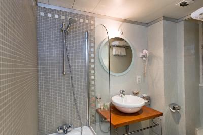 بست وسترن مرسدس آرک دی تریومف