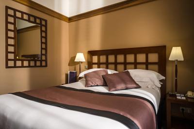 بست وسترن مرسدس آرک دی تریومف