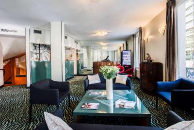 بست وسترن مرسدس آرک دی تریومف