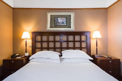 بست وسترن مرسدس آرک دی تریومف