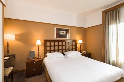 بست وسترن مرسدس آرک دی تریومف