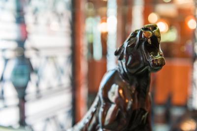 بست وسترن مرسدس آرک دی تریومف