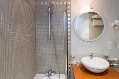 بست وسترن مرسدس آرک دی تریومف