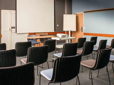 هتل ایبیز نانتز سنتر تور برتان