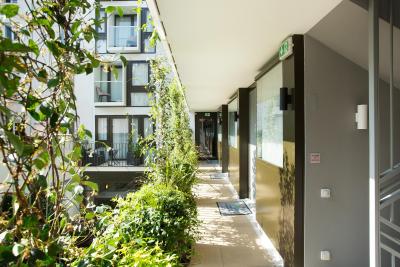 لز جاردینز د مادمویسل