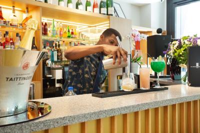 لز جاردینز د مادمویسل