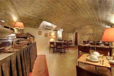 فرانس آلبین