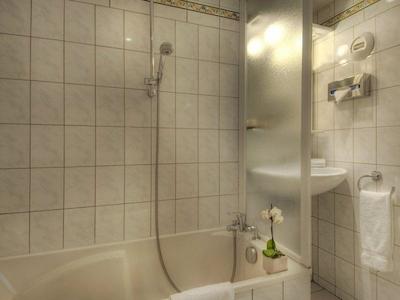 فرانس آلبین