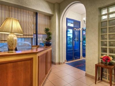 فرانس آلبین