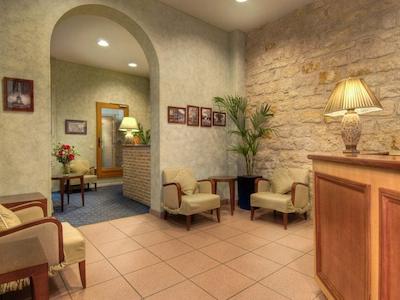 فرانس آلبین