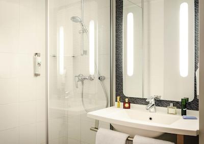 هتل آیبیس پاریس 17 کلیشی-باتینولز