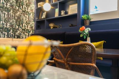 هاندسُم بای الگانشیا