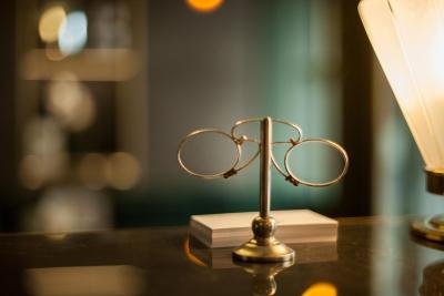 هاندسُم بای الگانشیا