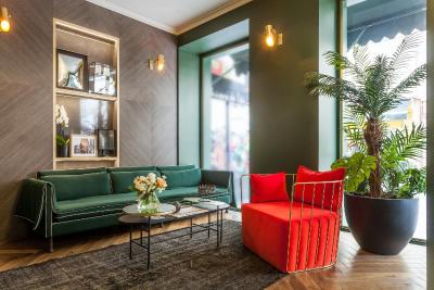 هاندسُم بای الگانشیا