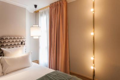 هاندسُم بای الگانشیا