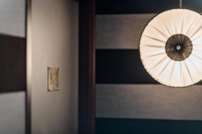 هاندسُم بای الگانشیا