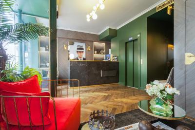 هاندسُم بای الگانشیا