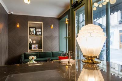 هاندسُم بای الگانشیا