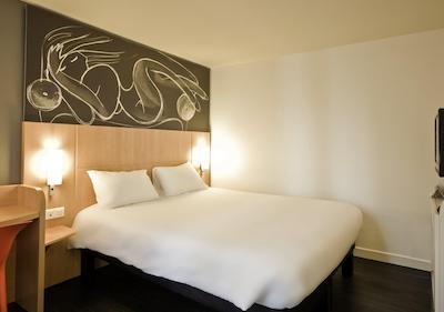 هتل ایبیز پاریز پر لاچیس